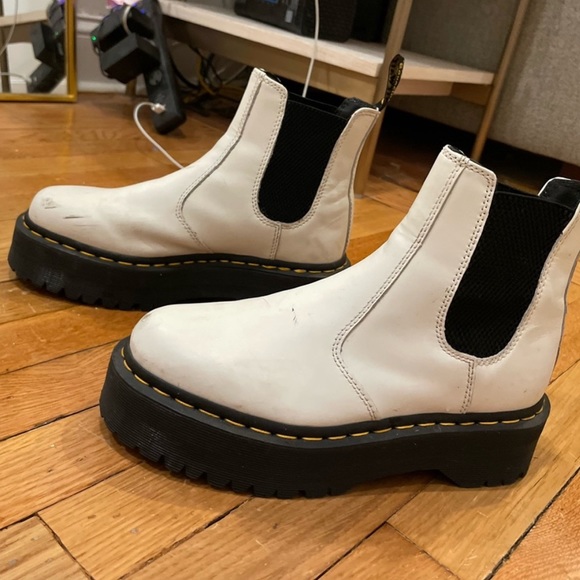 Dr. Martens 2976 SMOOTH LEATHER PLATFORM
CHELSEA BOOTS - Picture 9 of 9